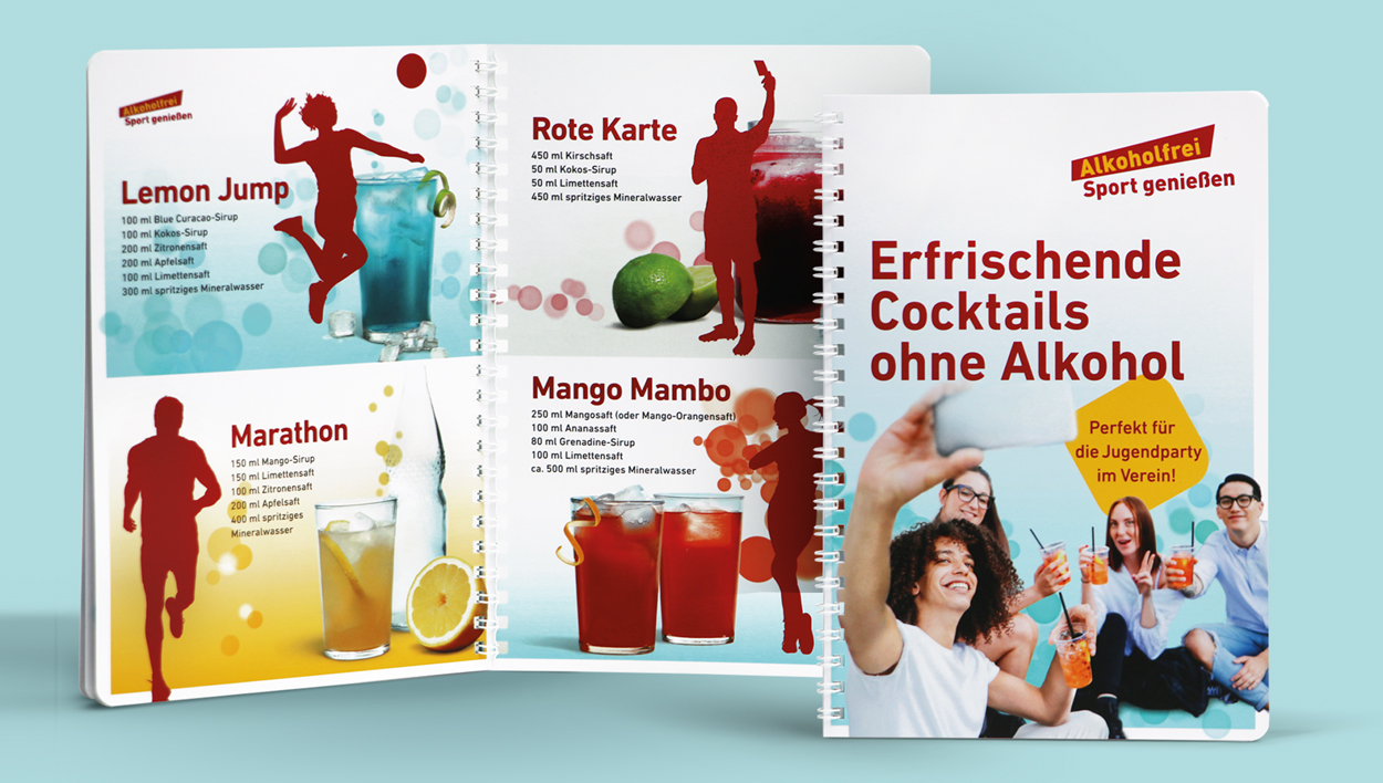 Cover vom Rezeptheft „Erfrischende Cocktails ohne Alkohol" mit Jugendlichen die ein Selfie von sich mit Cocktail in der Hand machen.