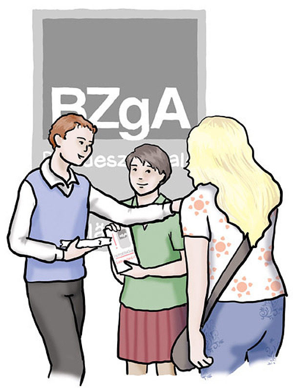 Drei Personen unterhalten sich miteinander, im Hintergrund ist das Logo der BZgA