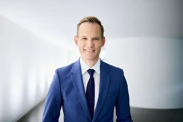 Porträtbild von Prof. Dr. Hendrik Streeck