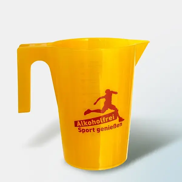 Ansicht des Messbechers mit Aufschrift Alkoholfrei Sport genießen