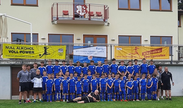 48 Mädchen und Jungen machten bei der Ferien-Fußballschule des FC Heppdiel mit